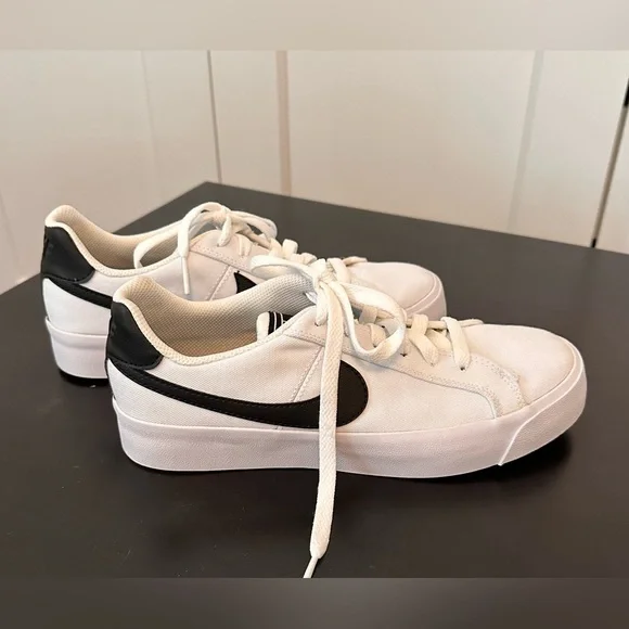 Nike Court Royale AC Canvas Shoe - Picture 10 of 10